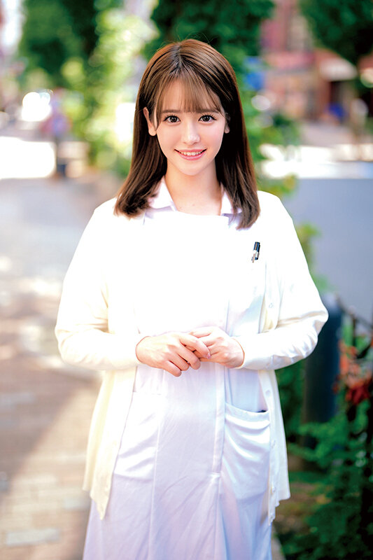 「【素人ナース】優しい巨乳美少女が童貞くんに騎乗位で筆おろし!手コキから中出しまで」のサンプル画像2枚目