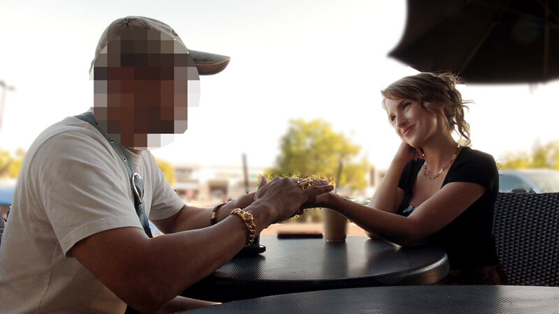 「【素人】巨乳白人美女がスーパーで逆ナンパ!グラマラス人妻との濃厚プレイに興奮必至」のサンプル画像5枚目