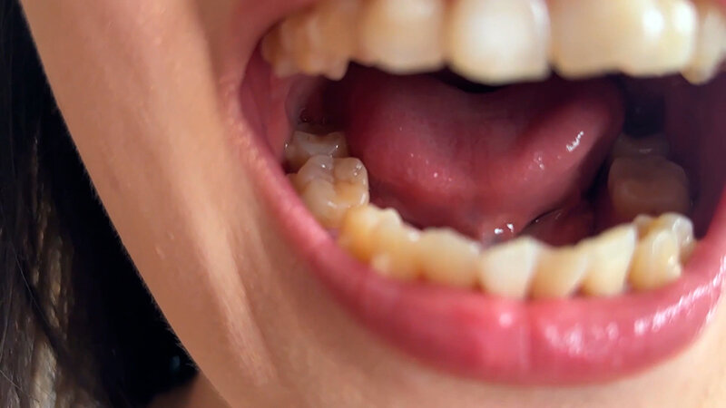 「【素人ナンパ】街角で声をかけたお姉さん店員みおりさんの恥じらい口内観察プレイ動画」のサンプル画像8枚目