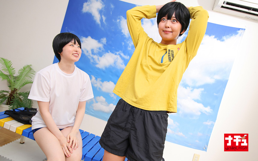「【しずく＆りおん】貧乳ボーイッシュ美少女が羞恥プールミッションで興奮中出しSEX」のサンプル画像12枚目