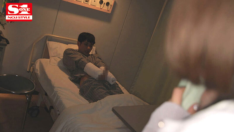 「河北彩花のキス・接吻責めがエロい！美乳スレンダー痴女ナースの濃厚舐めプレイ」のサンプル画像4枚目