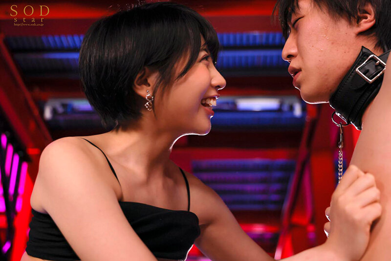 「夏目響がM男を責める中出しプレイ！スレンダー巨乳美女の猟奇的ペット調教が凄い」のサンプル画像3枚目