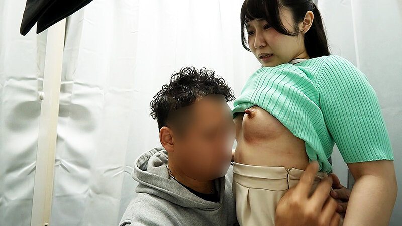 「ミニスカお姉さん店員のご奉仕フェラがエロい！美脚フェチ必見のすずねさん秘密サービス」のサンプル画像8枚目