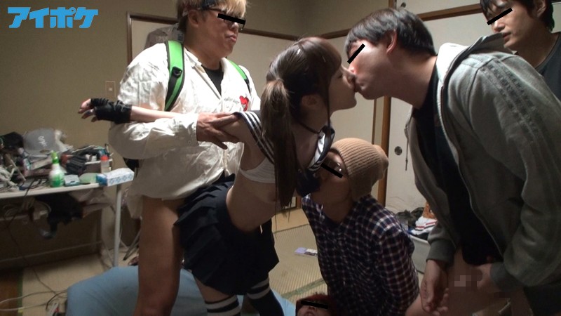 「桃乃木かな コスプレ美少女が乱交&イラマチオで責められる オタサーの姫が性処理ペットに堕ちる」のサンプル画像7枚目