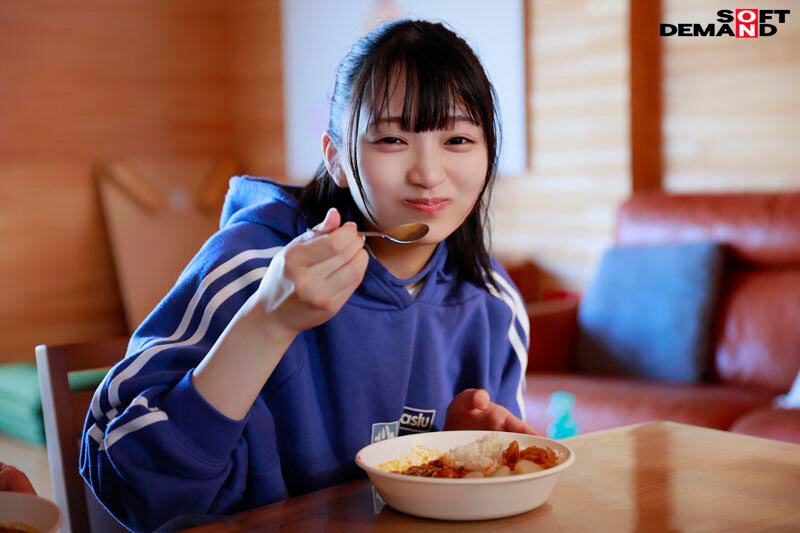 「音田絵凛18歳AVデビュー！スレンダー美少女素人がローション顔射プレイで魅せるギャップ」のサンプル画像9枚目