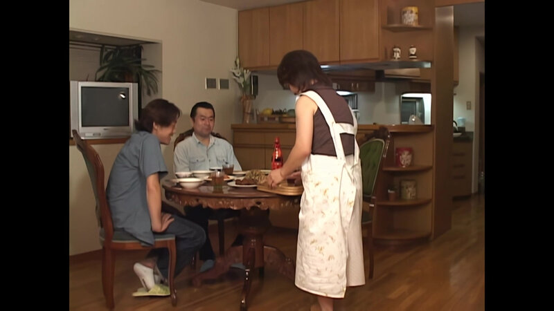 「熟女女優・小池幸が魅せる禁断の近親相姦ドラマ|母と息子の背徳愛を描いた話題作」のサンプル画像2枚目