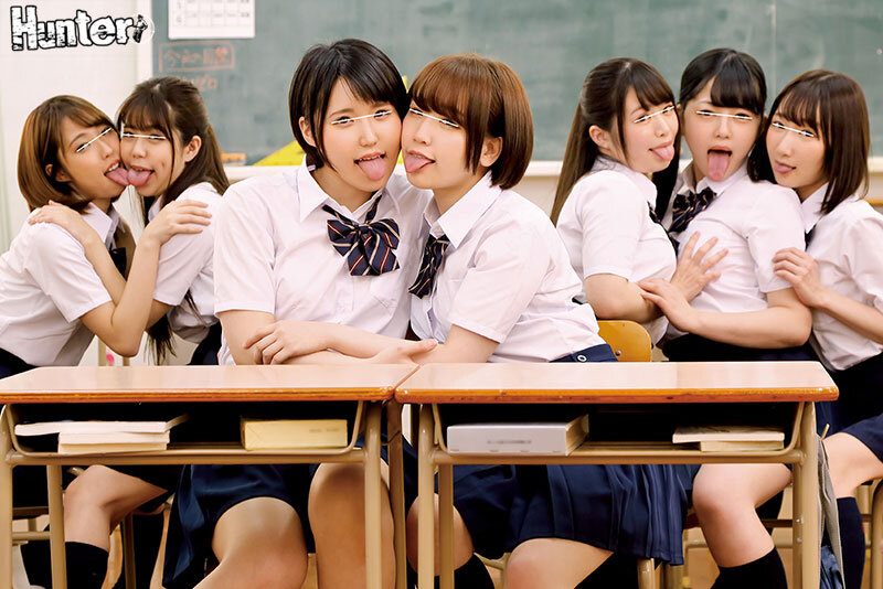 「素人女子校生21名と夢の大乱交！フェラ＆連続射精で4時間パコりまくるBEST集」のサムネイル