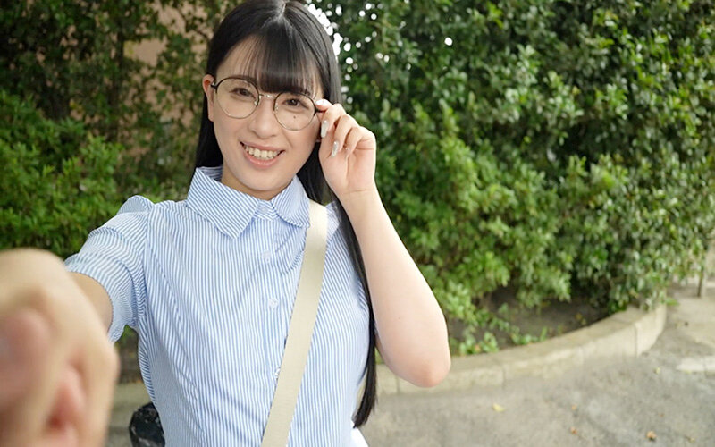 「花柳杏奈 メガネ巨乳の素人美容師がフェラ＆中出しで乱れる姿がエロすぎる」のサムネイル