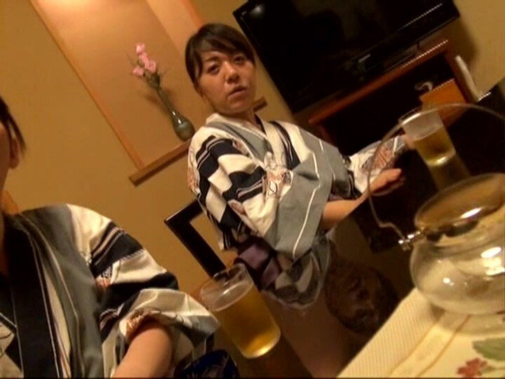 「【人妻】不倫旅行で魅せる濃厚な乱交プレイ｜欲求不満な主婦たちの秘密の温泉旅行」のサンプル画像15枚目