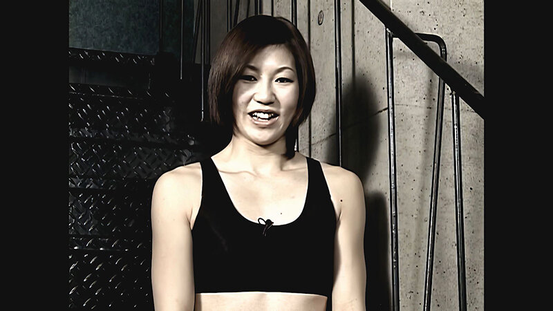 「筋肉美女・吉田遼子が拘束プレイで潮吹き絶頂！マッスルボディの限界に挑む衝撃映像」のサムネイル