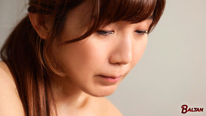 「美泉咲が騎乗位で精液搾取!中出し不倫する痴女人妻の濃厚セックス動画」のサンプル画像2枚目