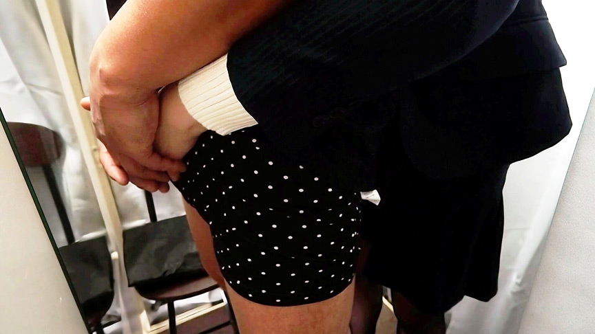 「【素人】エロい店員・千智さんがこっそり抜いてくれた話｜興奮必至の密室サービス体験」のサンプル画像5枚目