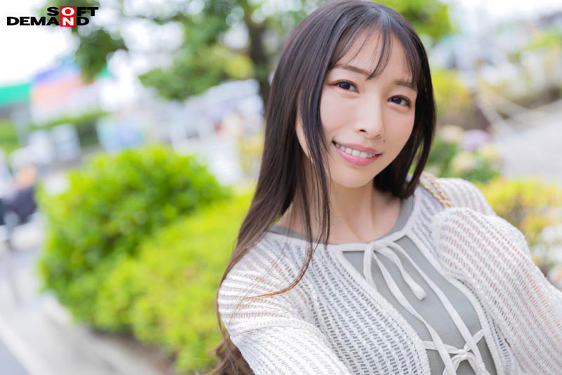 「玉井晴香が年下男子と濃厚デート！敏感熟女ママの初体験ごっくんプレイ」のサムネイル