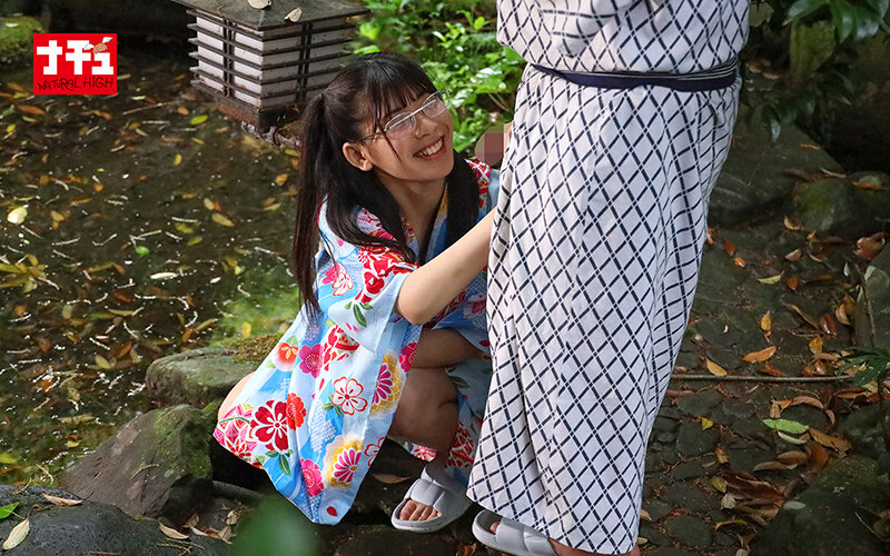 「【ミニ系痴女】貧乳美少女が浴衣パンチラで誘惑!温泉で何度も中出しさせる小悪魔娘の暴走SEX」のサンプル画像5枚目