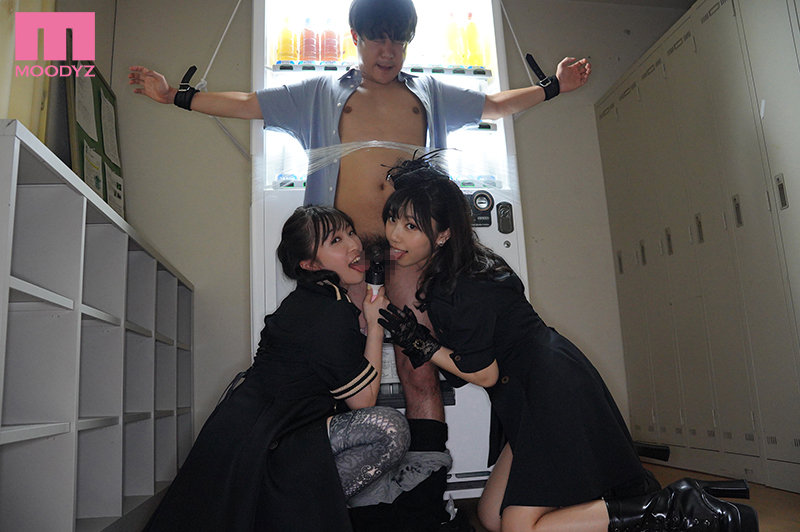 「さつき芽衣・月野かすみが中出しで責める！巨乳痴女美少女のM男調教プレイ」のサンプル画像5枚目