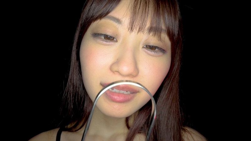 「笠木いちか 口内観察＆指しゃぶり動画｜素人お姉さんの開口器プレイが話題【個人撮影】」のサンプル画像12枚目