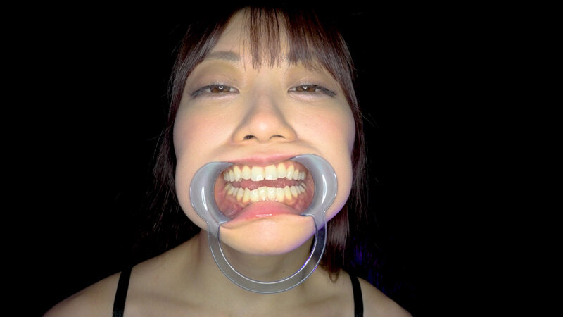 「笠木いちか 口内観察＆指しゃぶり動画｜素人お姉さんの開口器プレイが話題【個人撮影】」のサンプル画像20枚目