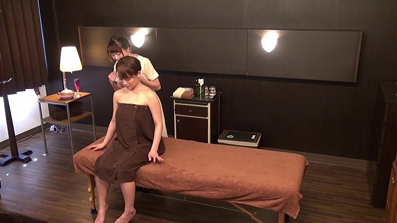 「倉多まお・篠田ゆう・森はるら 巨乳新妻がブライダルエステでレズビアン＆バイブ責めに感じまくる」のサンプル画像1枚目