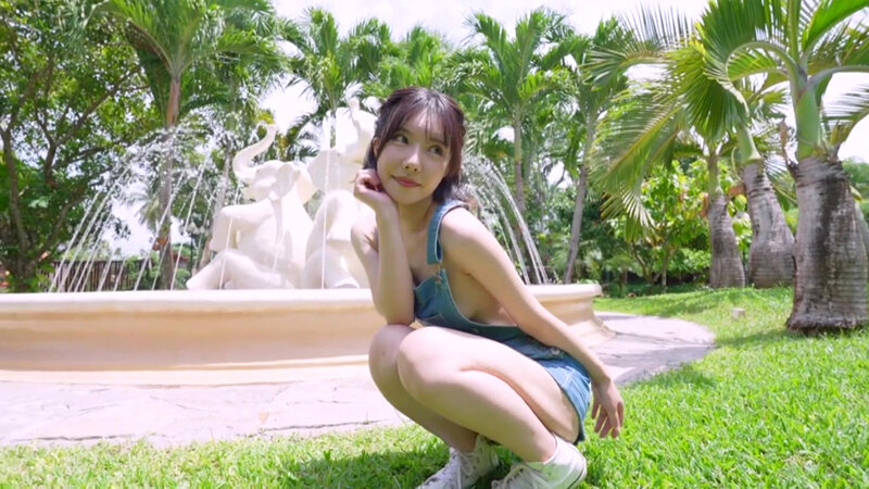 「音無鈴の長身巨乳セクシーグラビア|ときめきアクアリゾートで魅せる大人の魅力」のサンプル画像15枚目