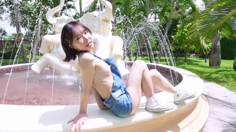 「音無鈴の長身巨乳セクシーグラビア|ときめきアクアリゾートで魅せる大人の魅力」のサンプル画像16枚目