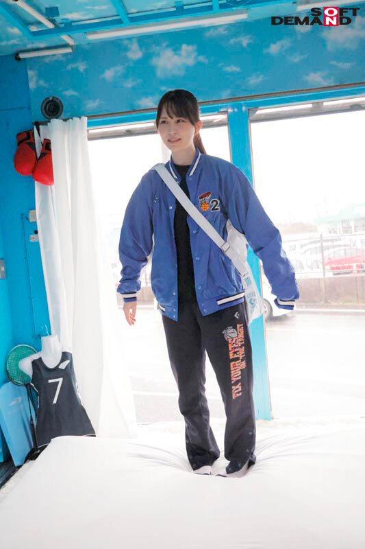 「アスリート女子大生がナンパされ手コキで連続射精チャレンジ!早漏男子を何度もイかせる神テク」のサンプル画像11枚目