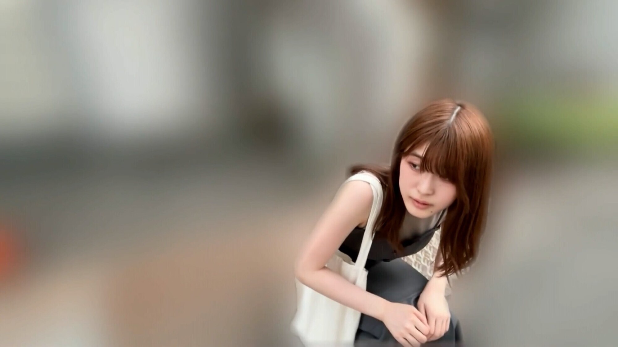「高城なぎさちゃんとリモバイ散歩！街中で絶頂恥辱プレイ！」のサンプル画像11枚目