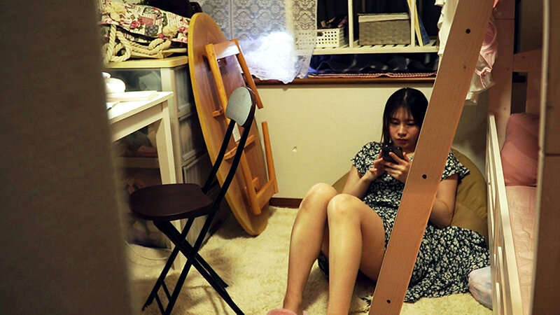 「【素人女子大生】有名私大女子寮の盗撮映像!清楚な美女の過激オナニーと指マン自慰記録」のサンプル画像2枚目