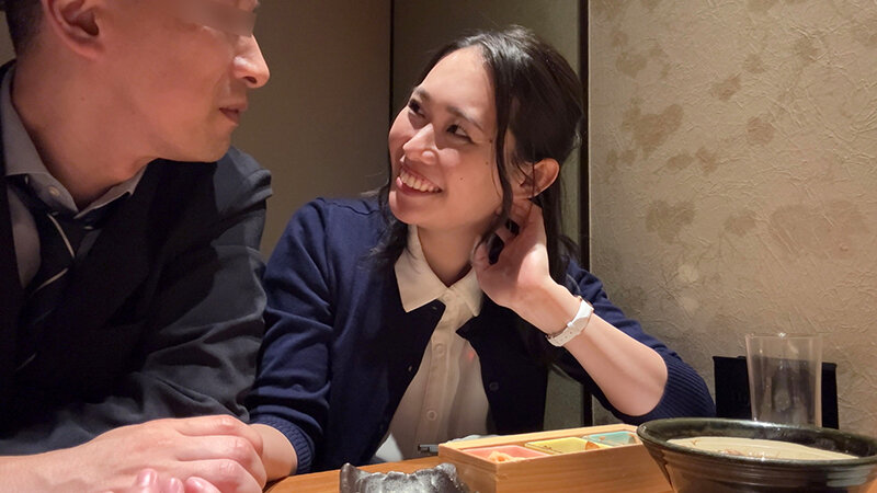 「三池小春の美尻が堪らない！同僚OLを口説き落とす尻フェチ必見のオフィスラブ作品」のサンプル画像8枚目