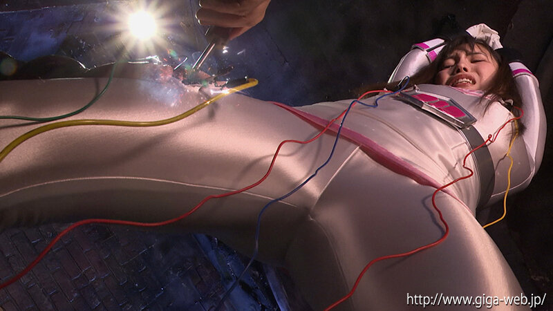 「及川うみが女戦士に変身！アースホワイトの屈辱と快感に悶える特撮ヒロインピンチ」のサンプル画像10枚目