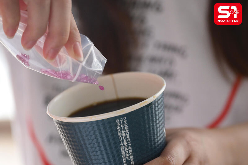 「金松季歩が激しくイキまくる潮吹きアクメ映像|元アイドルの本気オーガズム」のサンプル画像2枚目