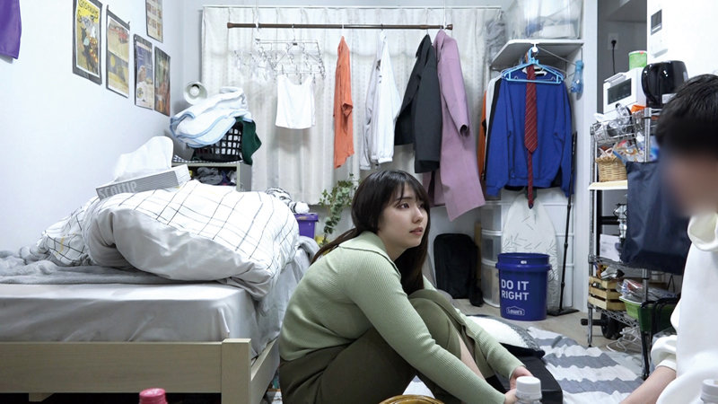 「【素人ナンパ】巨乳美少女を連れ込み隠し撮り！リアル盗撮映像が話題のサラリーマンシリーズVol.18」のサムネイル