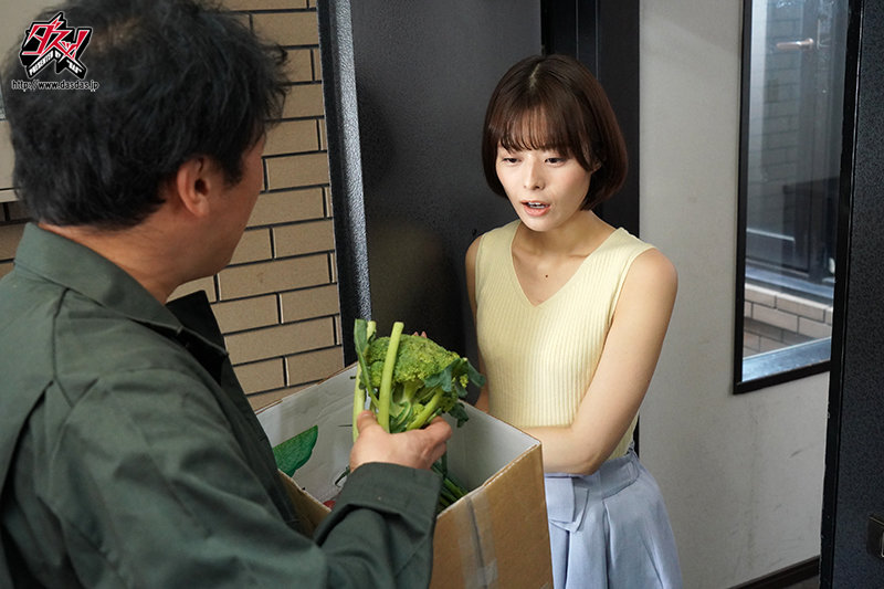 「月乃ルナが隣人に寝取られる衝撃NTR作品｜スレンダー美女への中出しフェラ濃厚プレイ」のサンプル画像9枚目