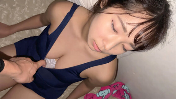 「【素人美少女】巨乳学生服ミニ系JKに中出し&フェラ!可愛い娘を連れ去り睡眠プレイで孕ませ撮影」のサンプル画像11枚目