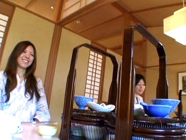 「【人妻・主婦】美人妻の不倫温泉旅行で乱交プレイ!禁断の湯恋ドラマ【AIリマスター版】」のサンプル画像15枚目