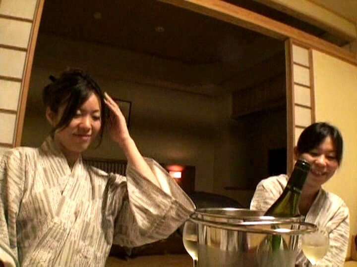 「【人妻・主婦】美人妻の不倫温泉旅行で乱交プレイ!禁断の湯恋ドラマ【AIリマスター版】」のサンプル画像7枚目