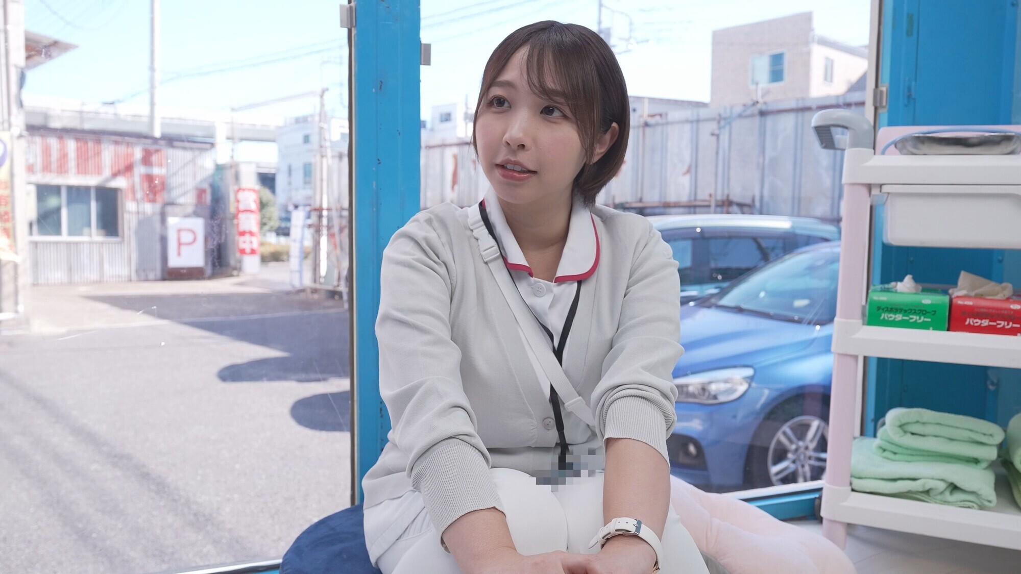 「現役看護師がお口のみで包茎皮むき治療に挑戦！皮に包まれた勃起チ〇ポがねっとり舌技でズル剥け！産まれて初めて出てきた亀頭の先から無許可射精がドピュドピュ止まらない！！撮って出し！マジックミラー号～みのり編～」のサムネイル