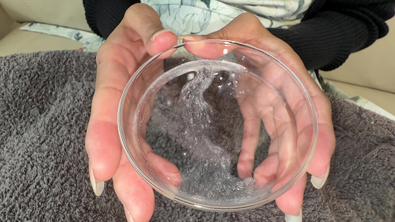 「【旭メイサ】素人お姉さんをナンパ!舌ブラシで汚舌苔採取する個人撮影動画」のサンプル画像17枚目