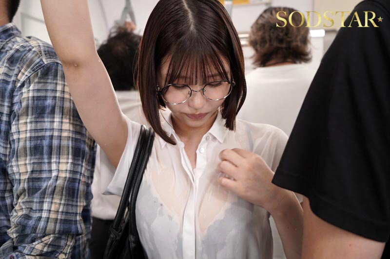 「唯井まひろが痴女プレイで足コキ＆中出し！安産型OLの誘惑に抗えず10発射」のサンプル画像4枚目