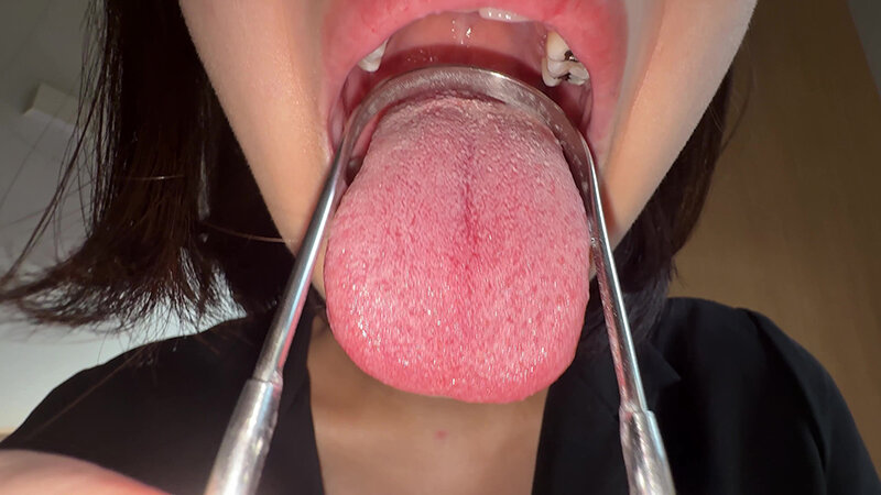 「【湊波流】素人お姉さんをナンパ！舌ブラシで汚舌苔採取する個人撮影動画」のサンプル画像17枚目