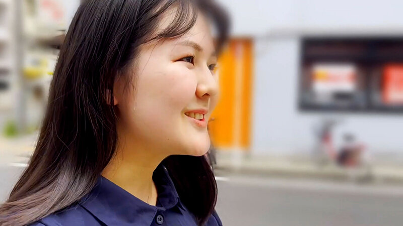 「【素人】お姉さん書店員にナンパでキス・接吻をお願い！M男が街中で声かけ挑戦する神企画」のサムネイル