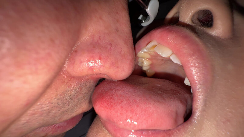 「【谷田かりな】素人お姉さんをナンパしてディープキス！濃厚キス好き必見の個人撮影動画」のサンプル画像15枚目