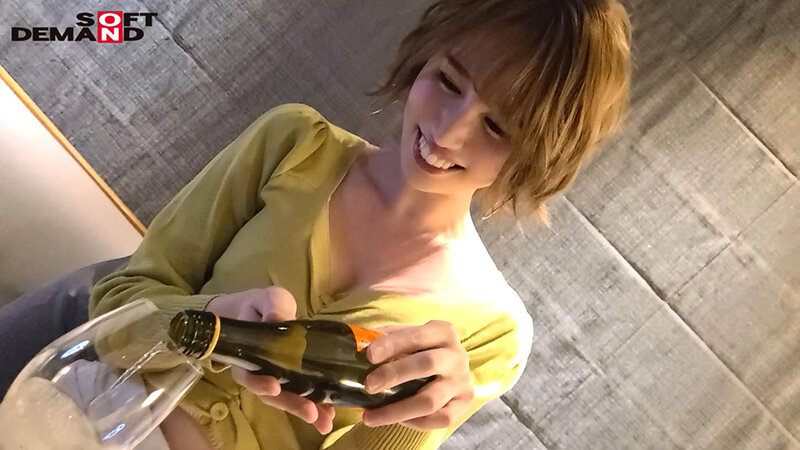 「愛咲きららAVデビュー！ギャル美女が3P・顔射・ごっくんで絶頂アクメ連発」のサンプル画像4枚目