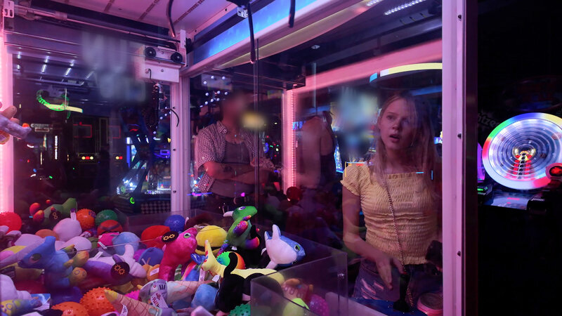 「【素人ナンパ】小柄な白人美女が激しく潮吹き!2年ぶりの再会で大興奮の展開に」のサンプル画像6枚目