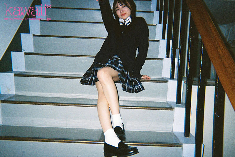 「美少女JK4人組とハーレム3P4P中出し乱交|かりん・めいさ・ゆな・いつきの校則違反プレイ」のサンプル画像15枚目