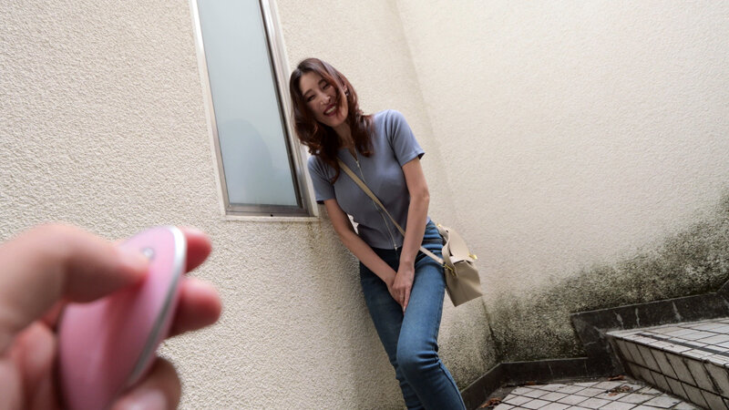 「葉月保奈美の野外露出デート｜巨乳熟女と中出し体験｜巨尻がたまらない大人の魅力」のサムネイル