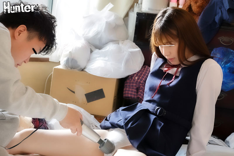 「【素人JK】体操着ブルマの女子校生と3P電マプレイ！近所の美少女たちと禁断の複数プレイ」のサンプル画像3枚目