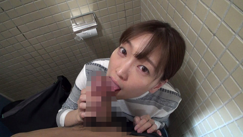 「【素人美少女】野外露出フェラ32人収録！どこでも大胆ご奉仕する可愛い娘たちの個人撮影5時間」のサンプル画像9枚目