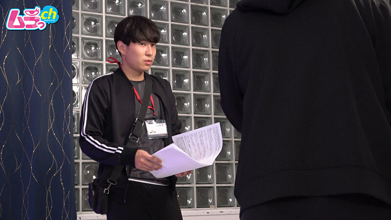 「綾美ななが魅せる盗撮・のぞきプレイ！美乳痴女美少女の大胆パフォーマンス」のサンプル画像4枚目