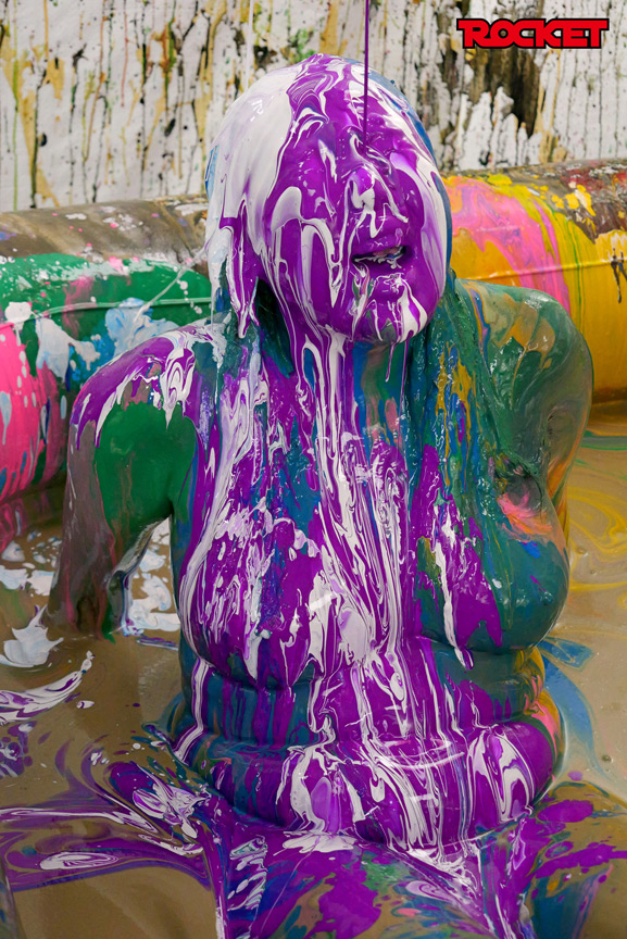 「幾野まち・赤城穂波ら4人がウェット＆メッシー体験！どろんこプールで濡れ場バラエティ企画」のサンプル画像19枚目