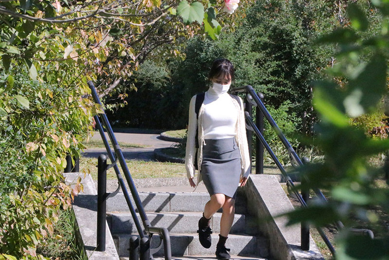 「素人巨乳美女の着替えを盗撮・のぞき撮影から中出しまでの一部始終を完全収録」のサムネイル